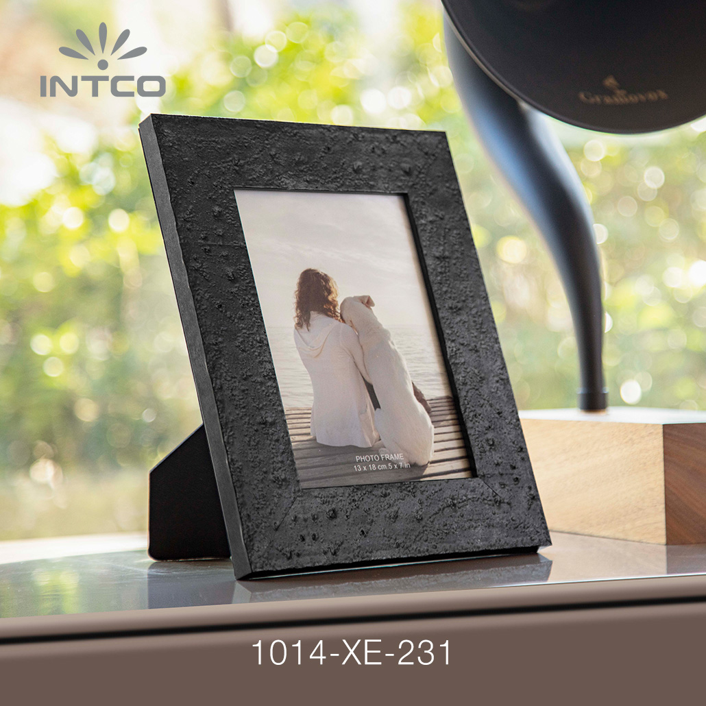 contemporary photo frame with stone finish profiles