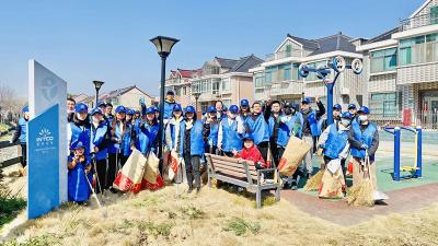 英科再生“蓝马甲“”志愿队走进临海村社区践行新时代雷锋精神